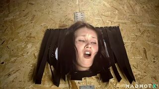 Pretty Teen Spreads her Legs to Get It on with Everyone in the club