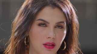Buxom MOMMY Seductress Valentina Nappi hunts for big black cock