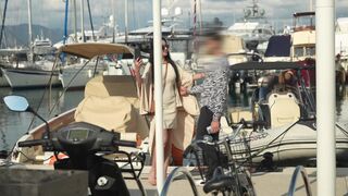 Laura, 34 years old, perfumery saleswoman in Paris & crazy about sex!