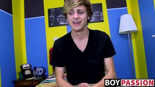 Twink Jason enjoying wanking his meat & playing with dildo