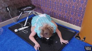 BDSM sexy girl Rebel Rhyder gives a rimjob