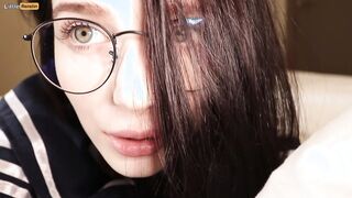 My friend suddenly screwed me while I was on Twitter! - LittleReislin
