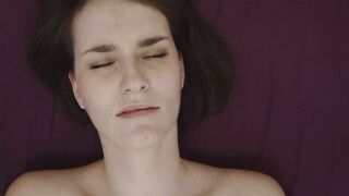 Amateur Babe Reaches Her First Muff Orgasm