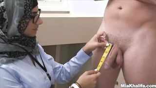 MIA KHALIFA - Sean Lawless Penetrates MK's Wet Snatch By The Pool