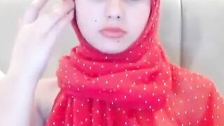 Arab Hot Girl In Hijab Masturbates