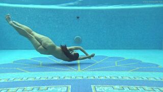 Sexy booty euro cougar Sazan underwater erotics