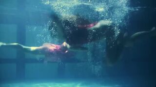 Lesbian Girls & solo girls make out underwater