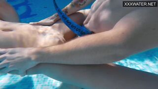 She gives up in orgasms in the swimming pool with huge dick