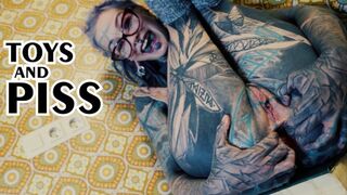 ASSFUCKING gapes & PISS on books & TOYS - PEE, ASSFUCKING, ASS TO MOUTH, Toys (goth, punk, alt porn)