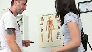 Czech babe Kizzy Sixx visited her doc