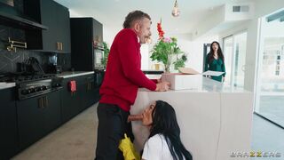 BRAZZERS Housewife's Sis Dishes Out Her Tits - The Official Egypt, Scott Nails