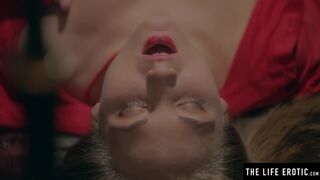 beautiful babe gets kinky thrills from frigging to dirty phone call