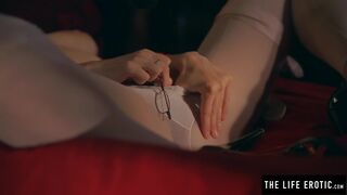 Puffy nippled step mom rips through her nylons to masturbate