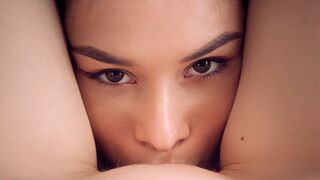 Leona Mia & Kitty Wild's Sexy Twat Play