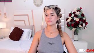 Dorm hoe with pony tails shows shows us her perfect boobs.