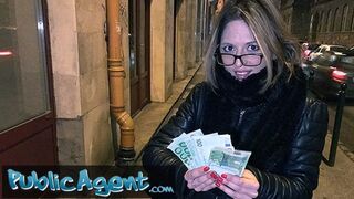 Glasses-wearing French Sexy Girl Ravaged in Public