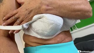 MOMMY gives a closeup of her cunt